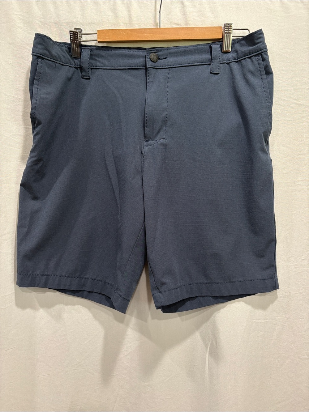 Banana Republic Men's Flat Front Shorts in Navy Size 36